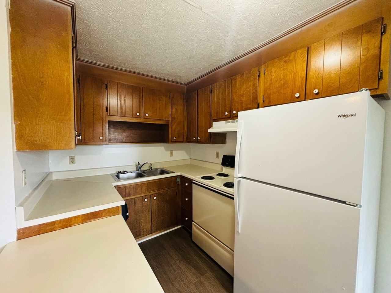 623 Green St - Photo 6 of 19