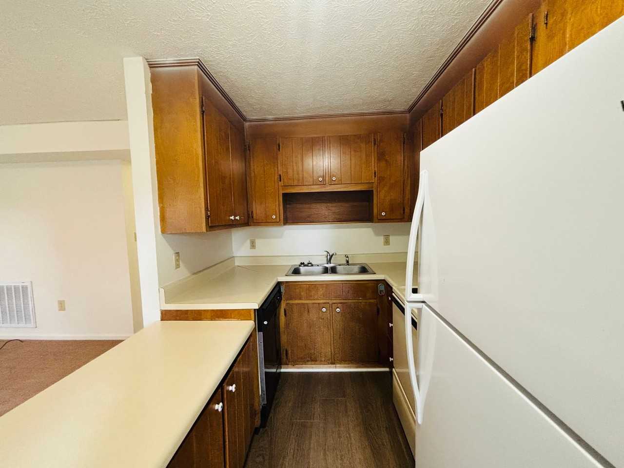 623 Green St - Photo 7 of 19