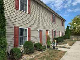 featured image of 1105 College St