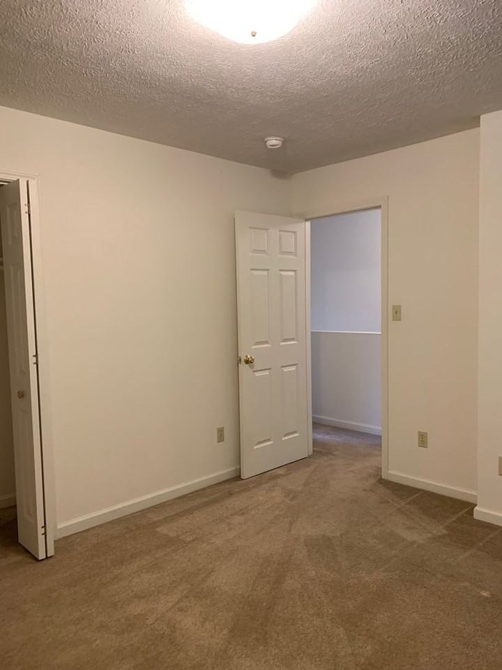 1105 College St - Photo 3 of 23