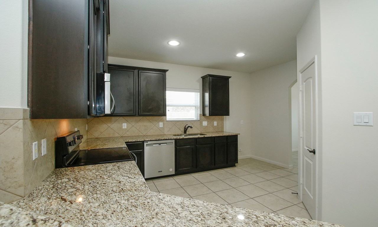 20559 Iron Seat Dr - Photo 2 of 39
