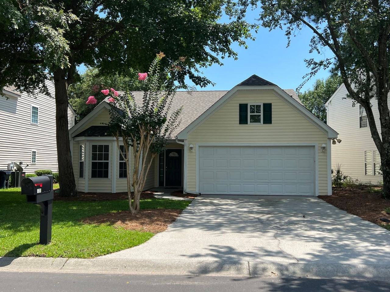 125 Lake Linden Dr - Photo 2 of 34
