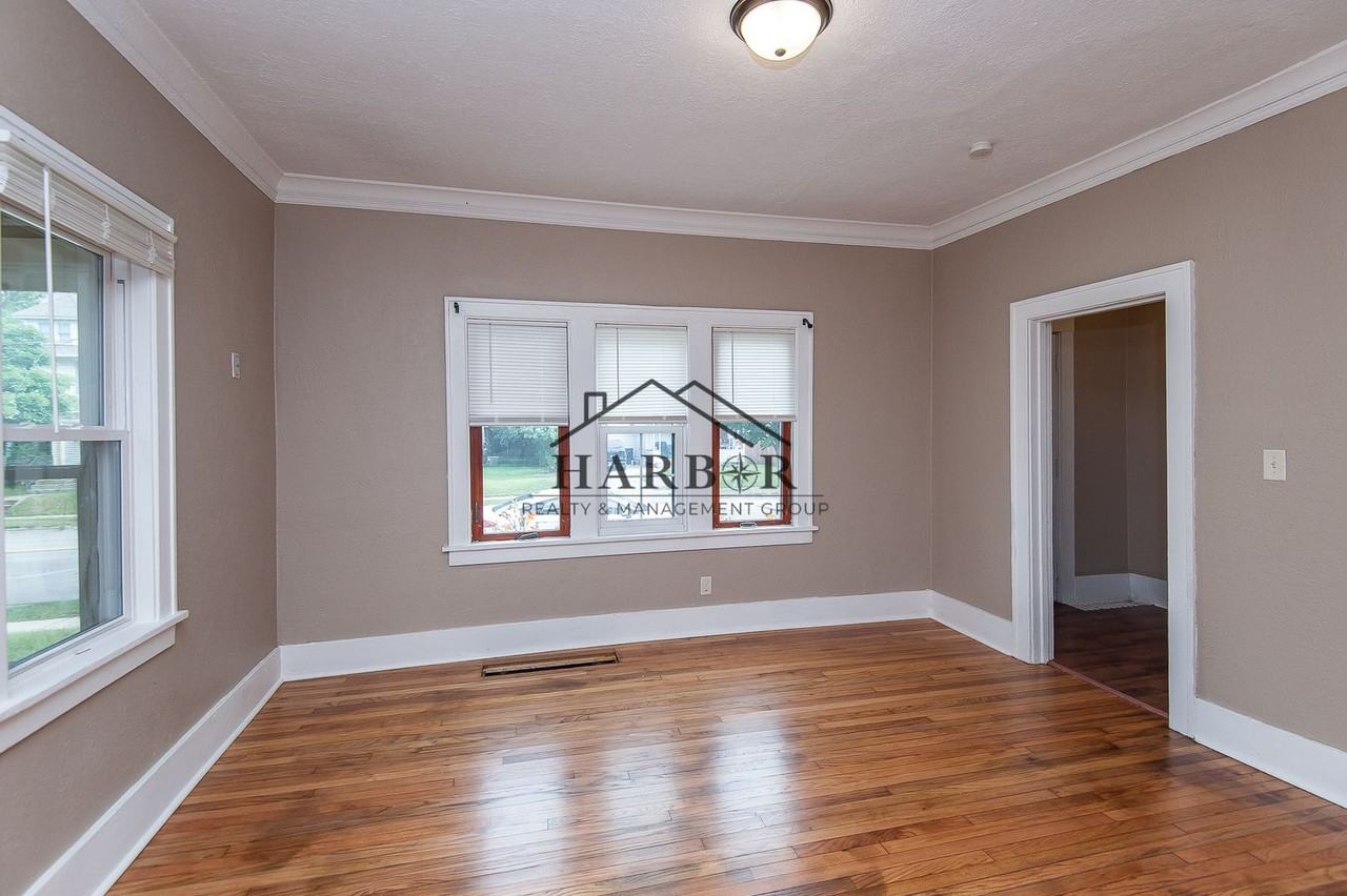 318 6th St Se - Photo 3 of 19