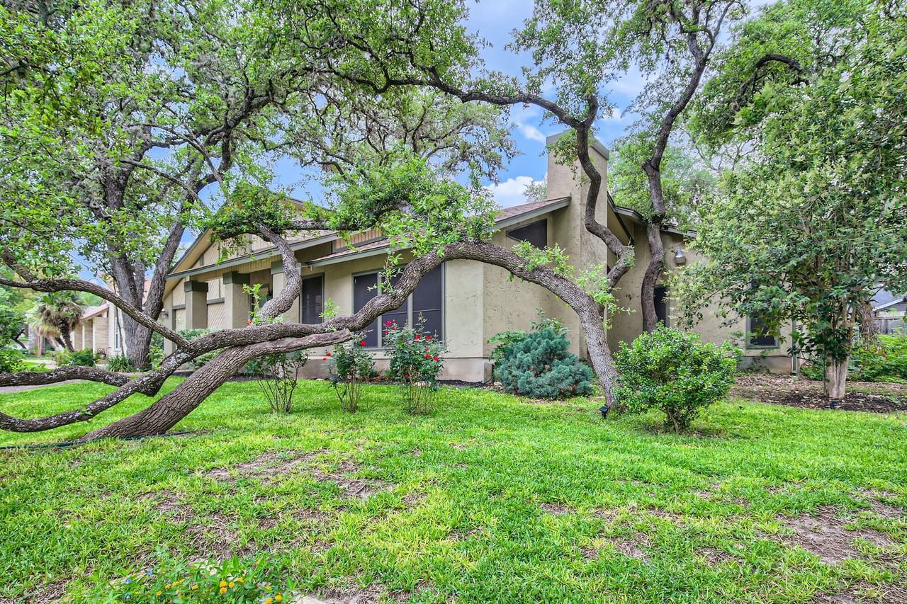 9235 Lasater St - Photo 2 of 29