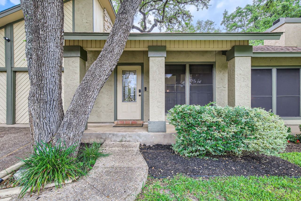 9235 Lasater St - Photo 3 of 29