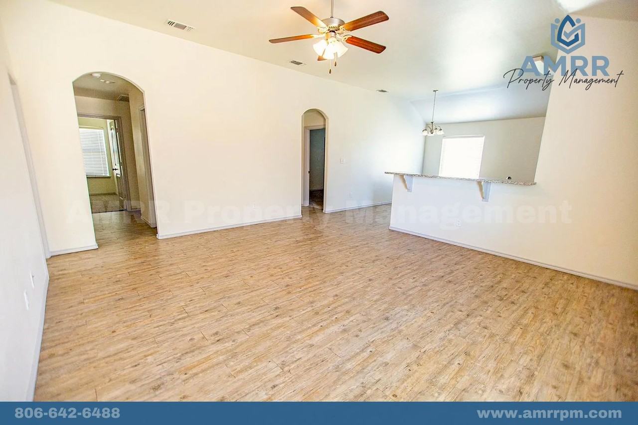 1406 Kingston St - Photo 3 of 15