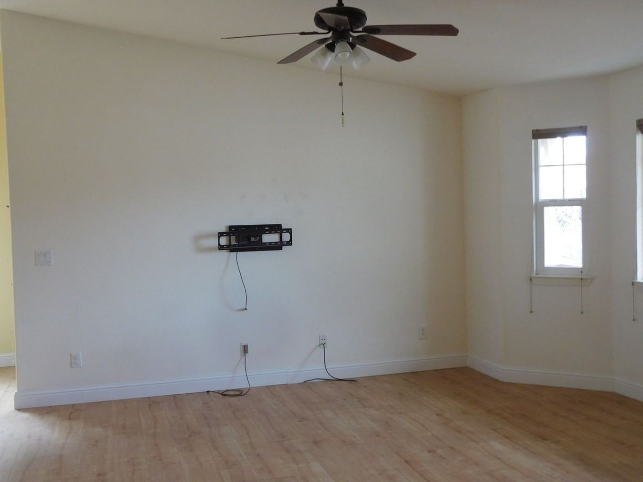 729 Clydesdale Rd - Photo 2 of 23