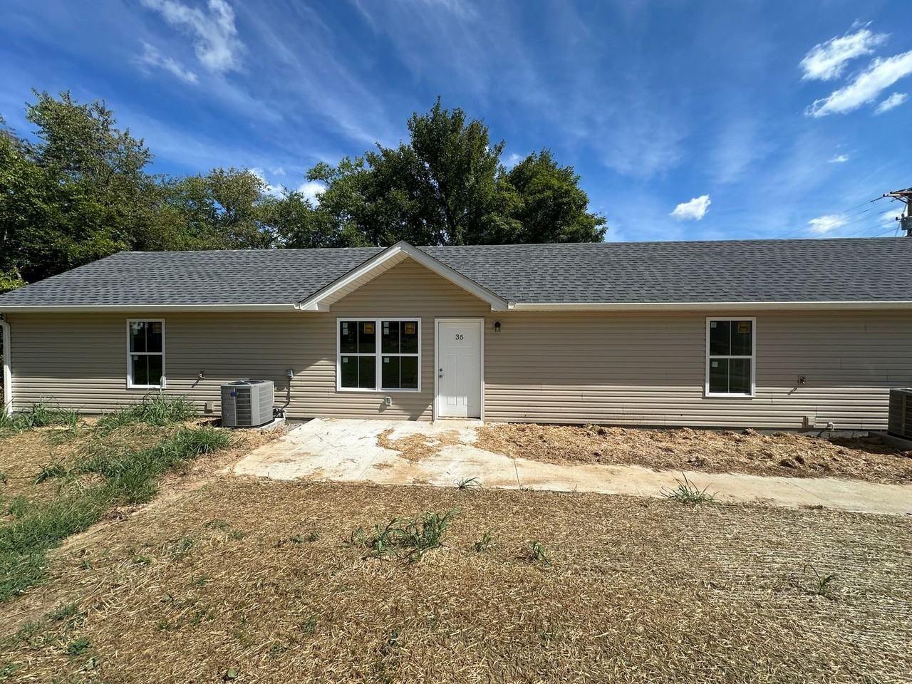 35 Wyatt Ln - Photo 2 of 10