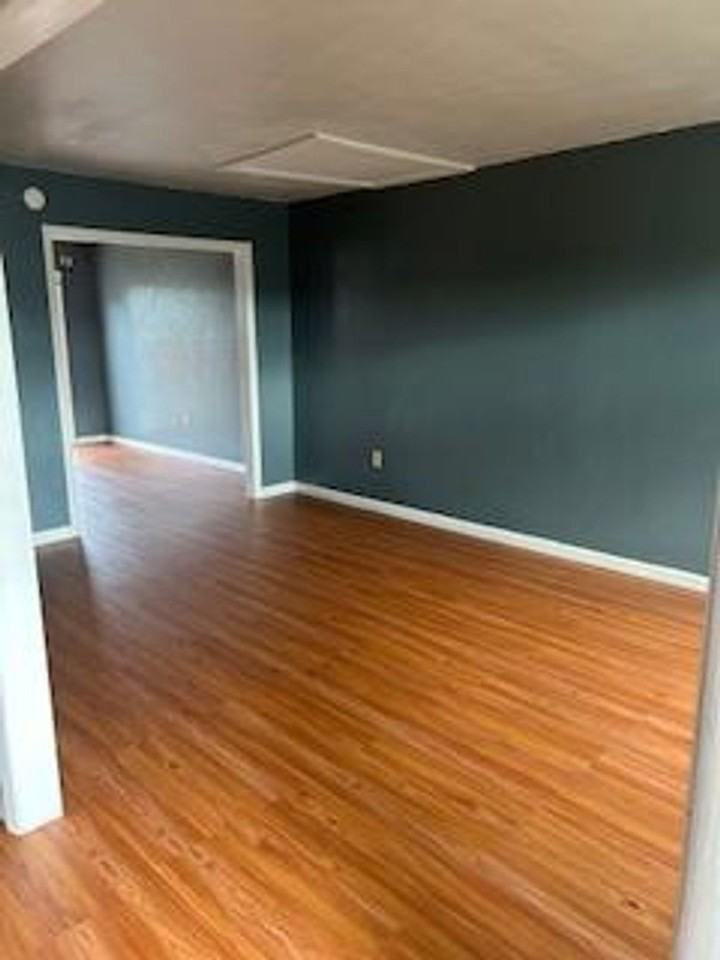 104 Southampton Dr - Photo 2 of 13