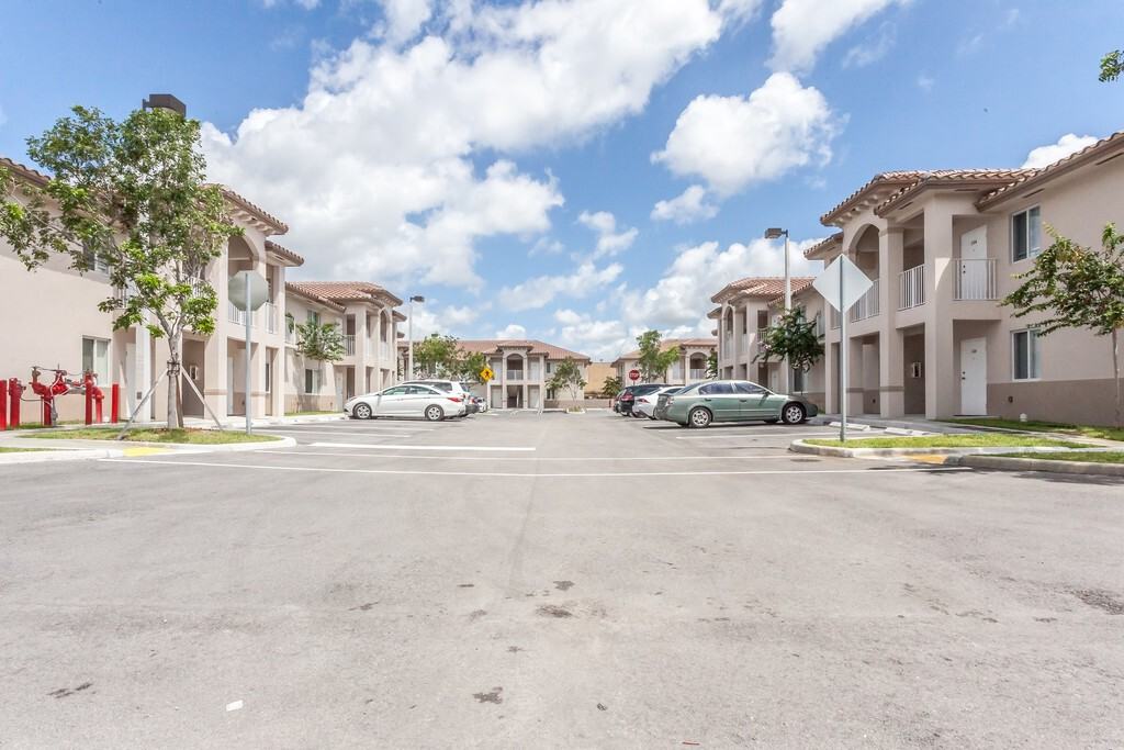 Palm West Apartment Holdings, LLC - Photo 3 of 50