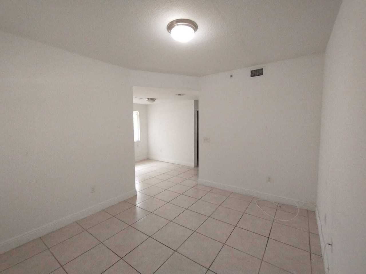 Palm West Apartment Holdings, LLC - Photo 5 of 50