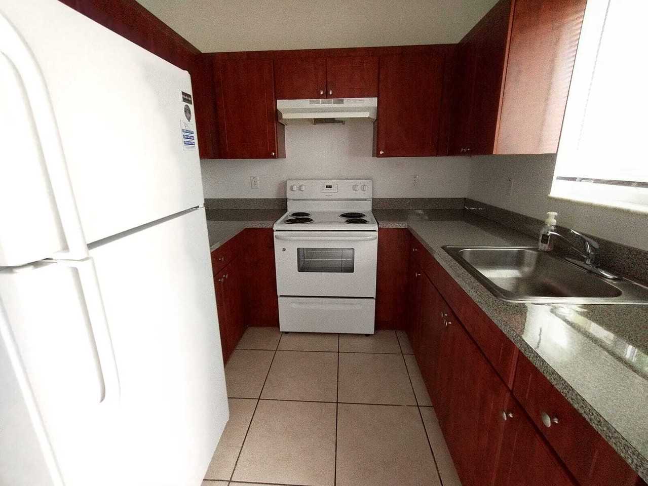 Palm West Apartment Holdings, LLC - Photo 6 of 50