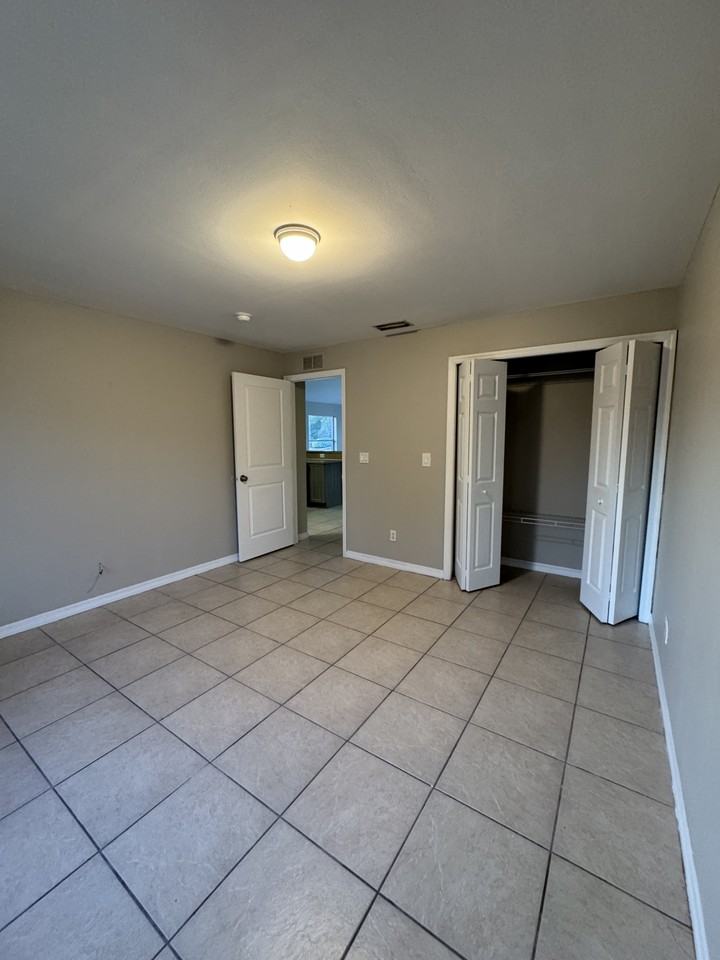 4773 Jordan Avenue South - Photo 5 of 20