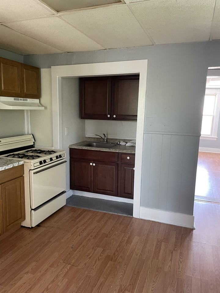 266-268 Pleasant St - Photo 2 of 8