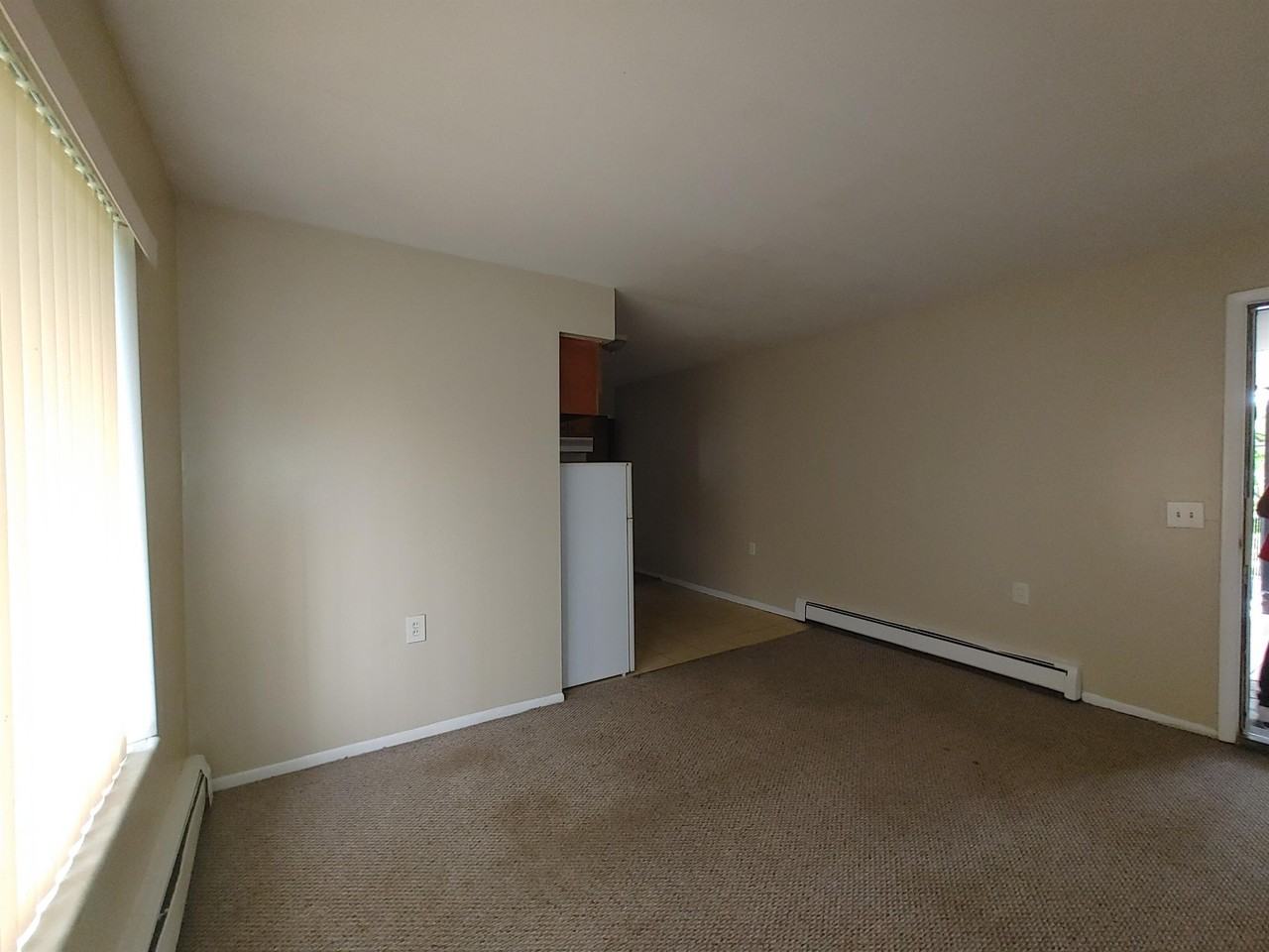 15811 Harper ** (21004503-10) - Photo 3 of 14