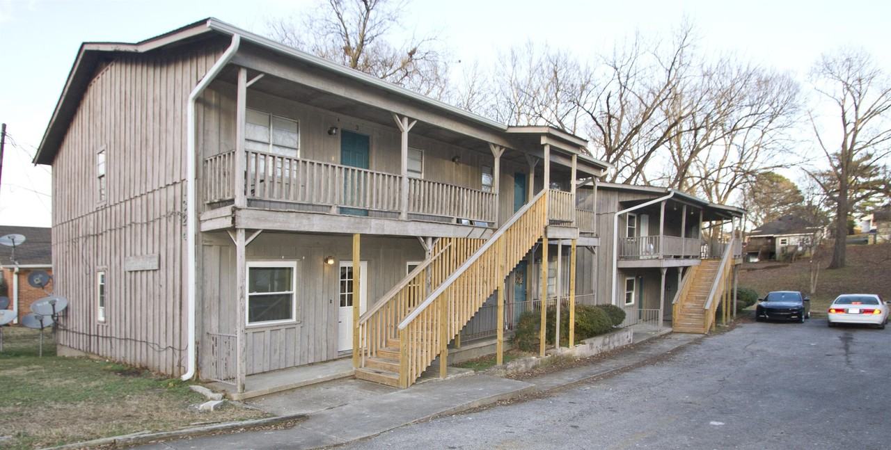 1324 Hillcrest Avenue - Photo 2 of 15