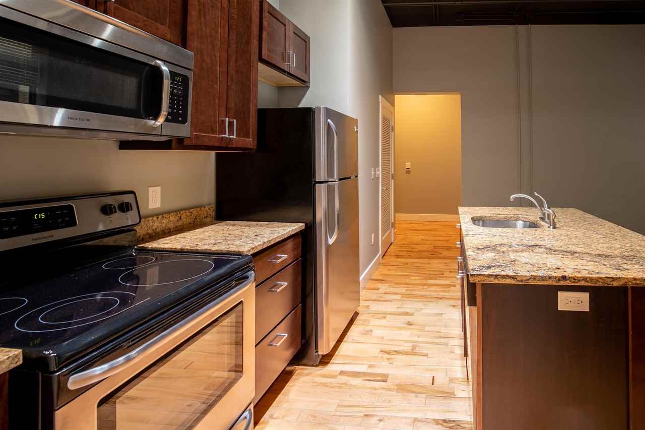 139 Pearl St NW - Photo 5 of 39