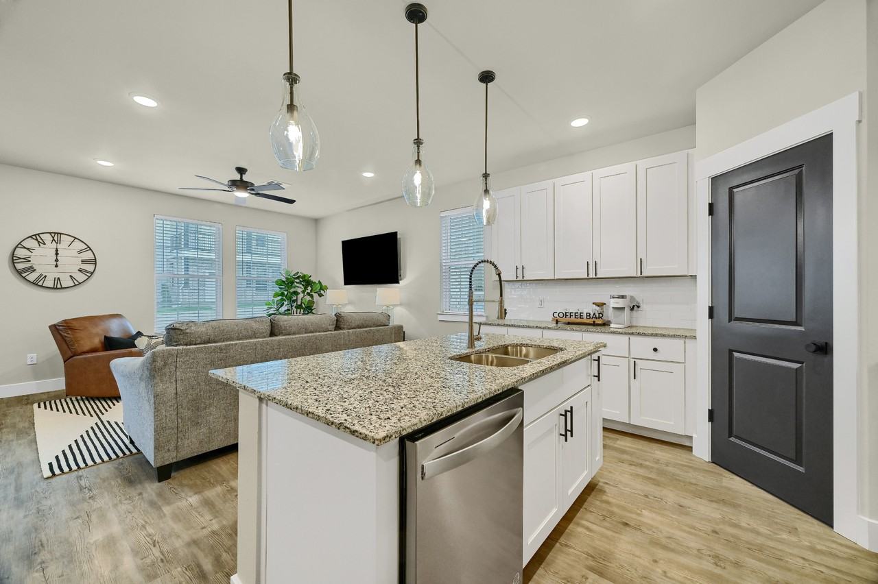 Heritage Court - Photo 4 of 50