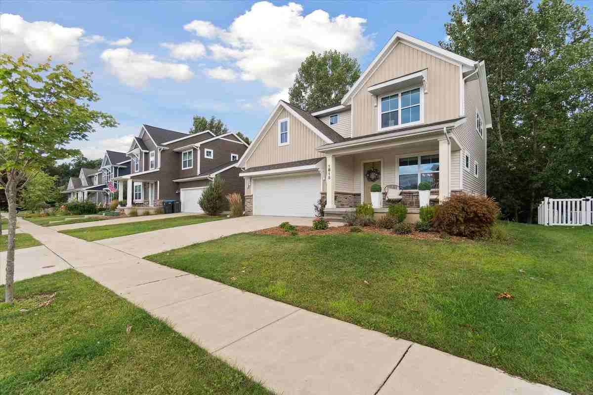 1815 Bainsbridge St - Photo 2 of 39