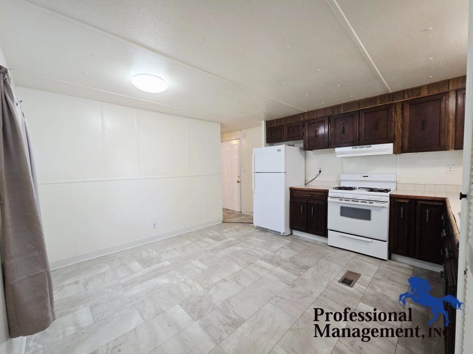 117 Hemlock Dr #5 - Photo 3 of 9