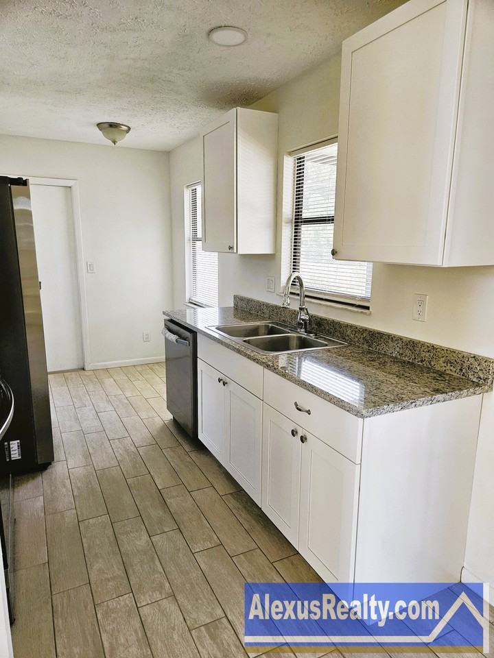 367 Northwest Placid Avenue - Photo 2 of 5