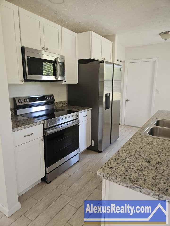 367 Northwest Placid Avenue - Photo 3 of 5