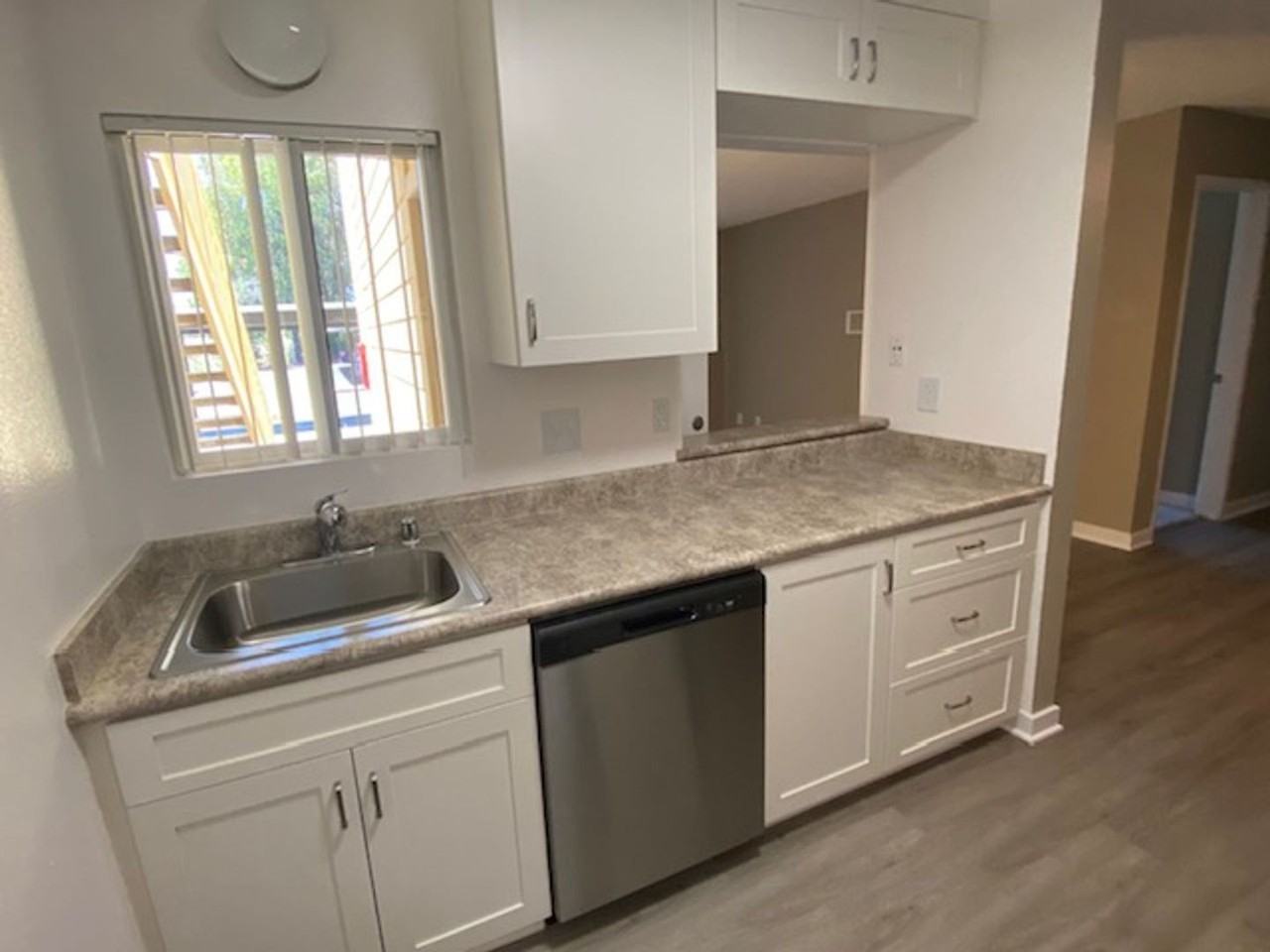 Oro Vista Apartments - Photo 7 of 29