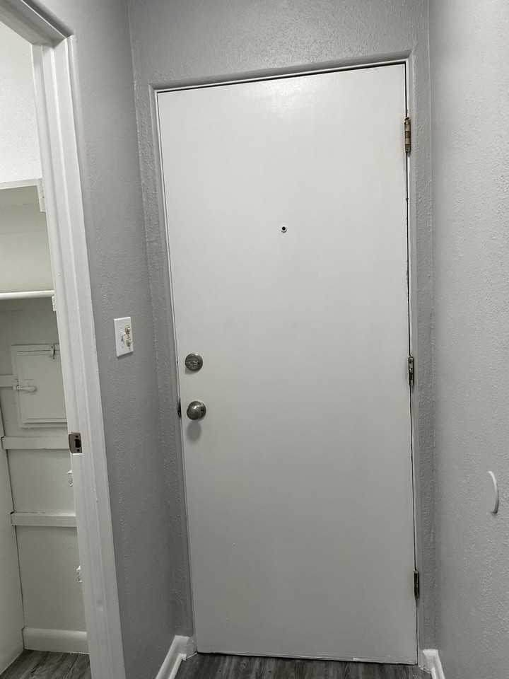 Large Spacious 1 & 2 Bedroom Apartments - Photo 4 of 43