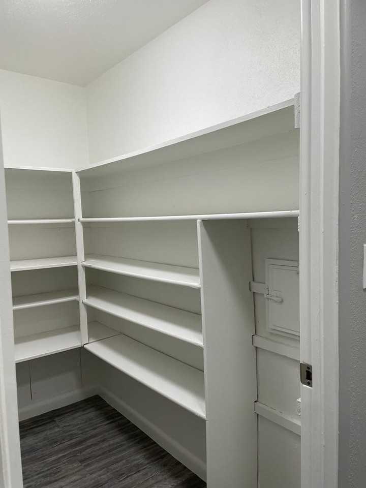 Large Spacious 1 & 2 Bedroom Apartments - Photo 5 of 43