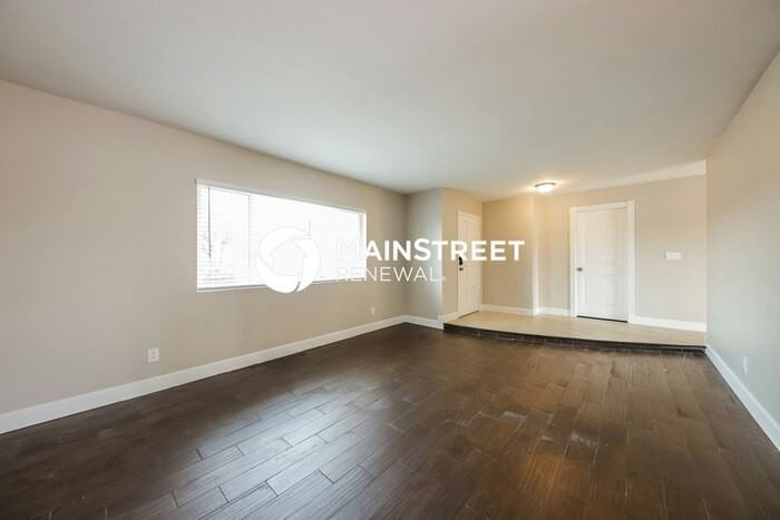 4925 W Phelps Rd - Photo 2 of 16