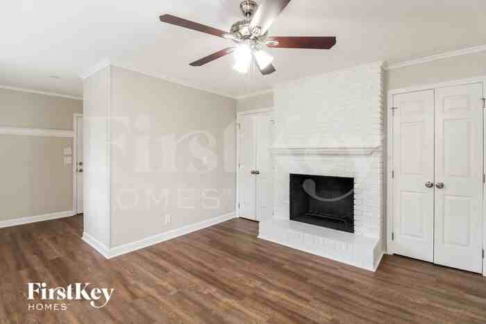 1102 Pitt Pl - Photo 3 of 15