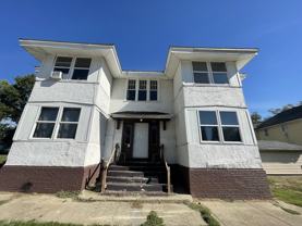 107 E Davis St #4 - Photo 1 of 1