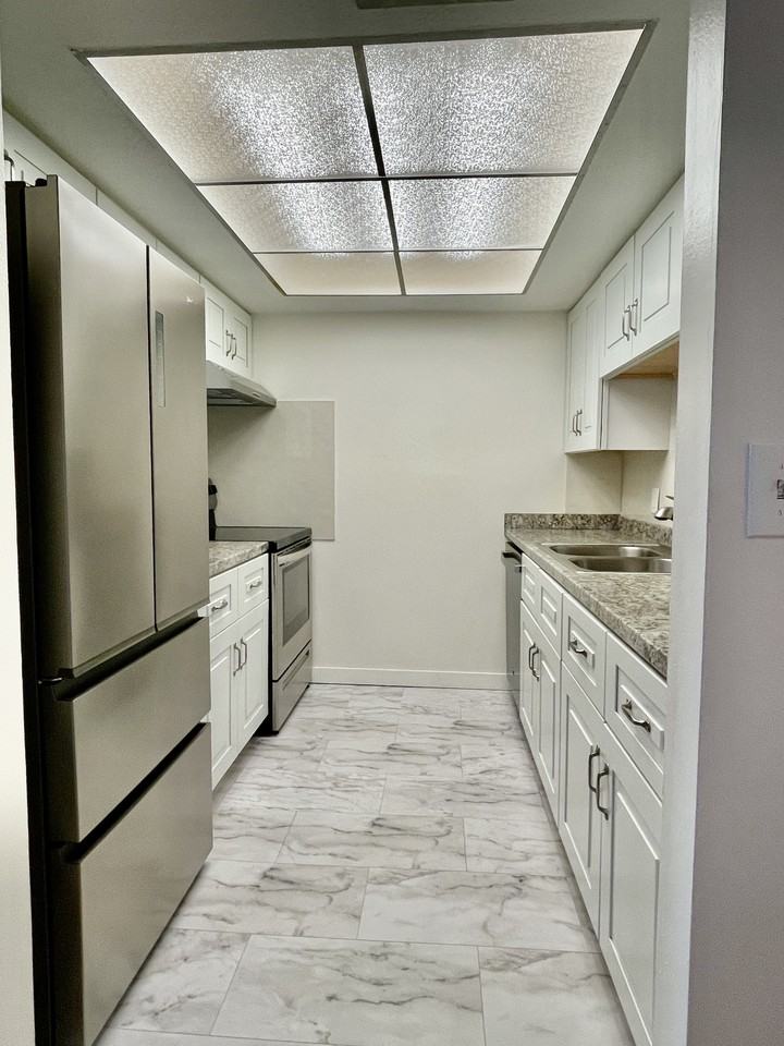 811 N Keene Rd #D - Photo 6 of 19