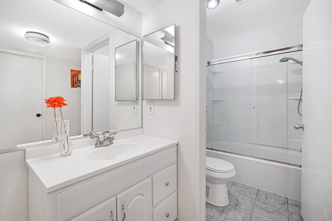 435 S Virgil Ave #102 - Photo 7 of 18