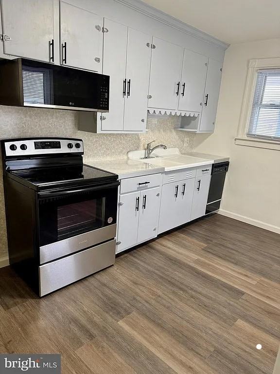 235 E Maple St #2 - Photo 6 of 13