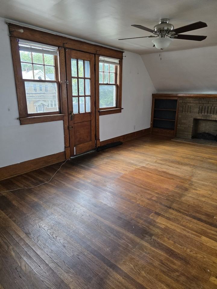 688 Minnesota Ave #2 - Photo 2 of 7