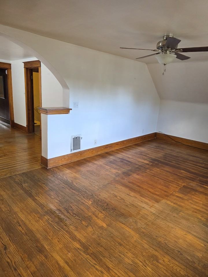 688 Minnesota Ave #2 - Photo 3 of 7