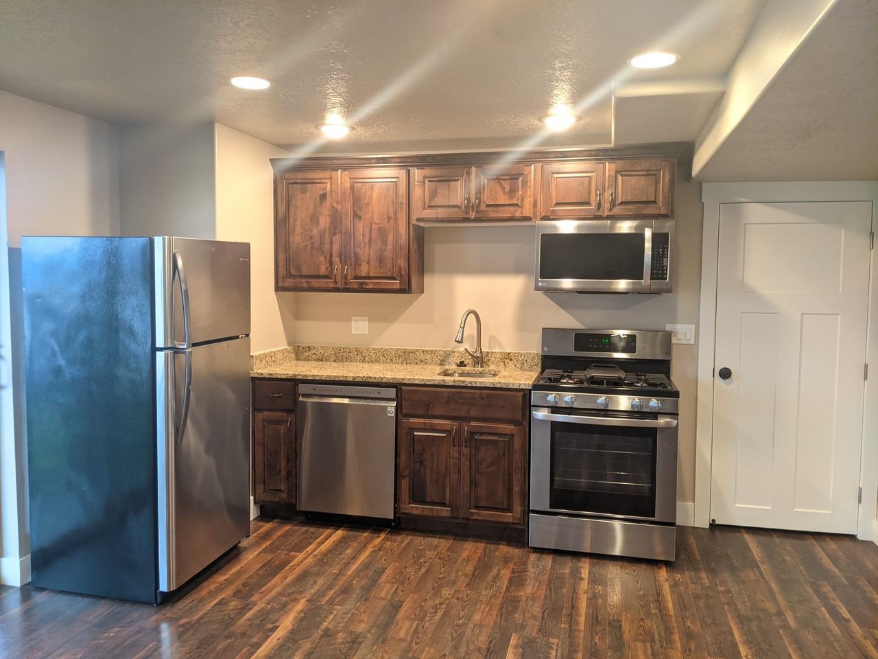 553 W 4050 N - Photo 2 of 17