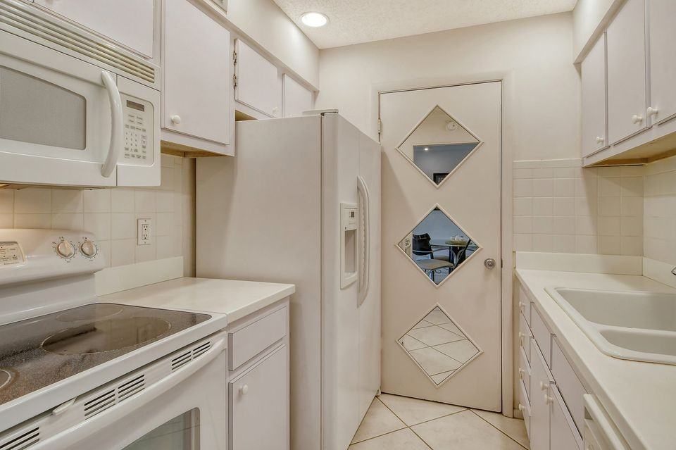 3209 Beneva Rd #104 - Photo 6 of 17