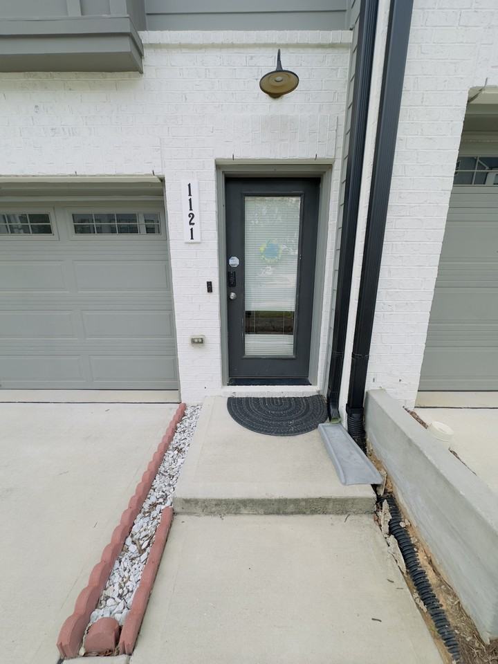 1121 Kiernan Grove Ln - Photo 2 of 21