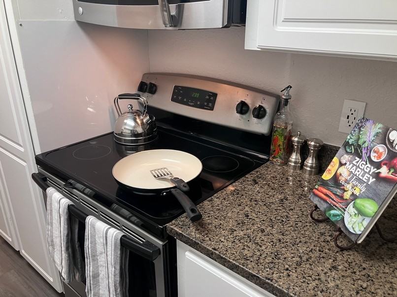 7375 Rollingdell Dr #1X1 - Photo 4 of 19