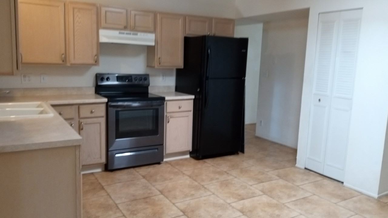 5071 South Cherry Avenue - Photo 6 of 10