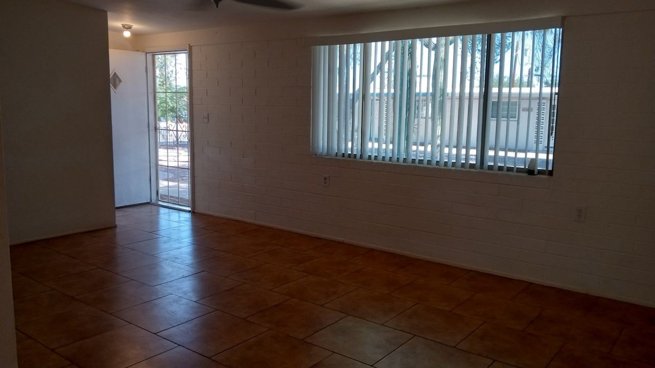 5071 South Cherry Avenue - Photo 7 of 10