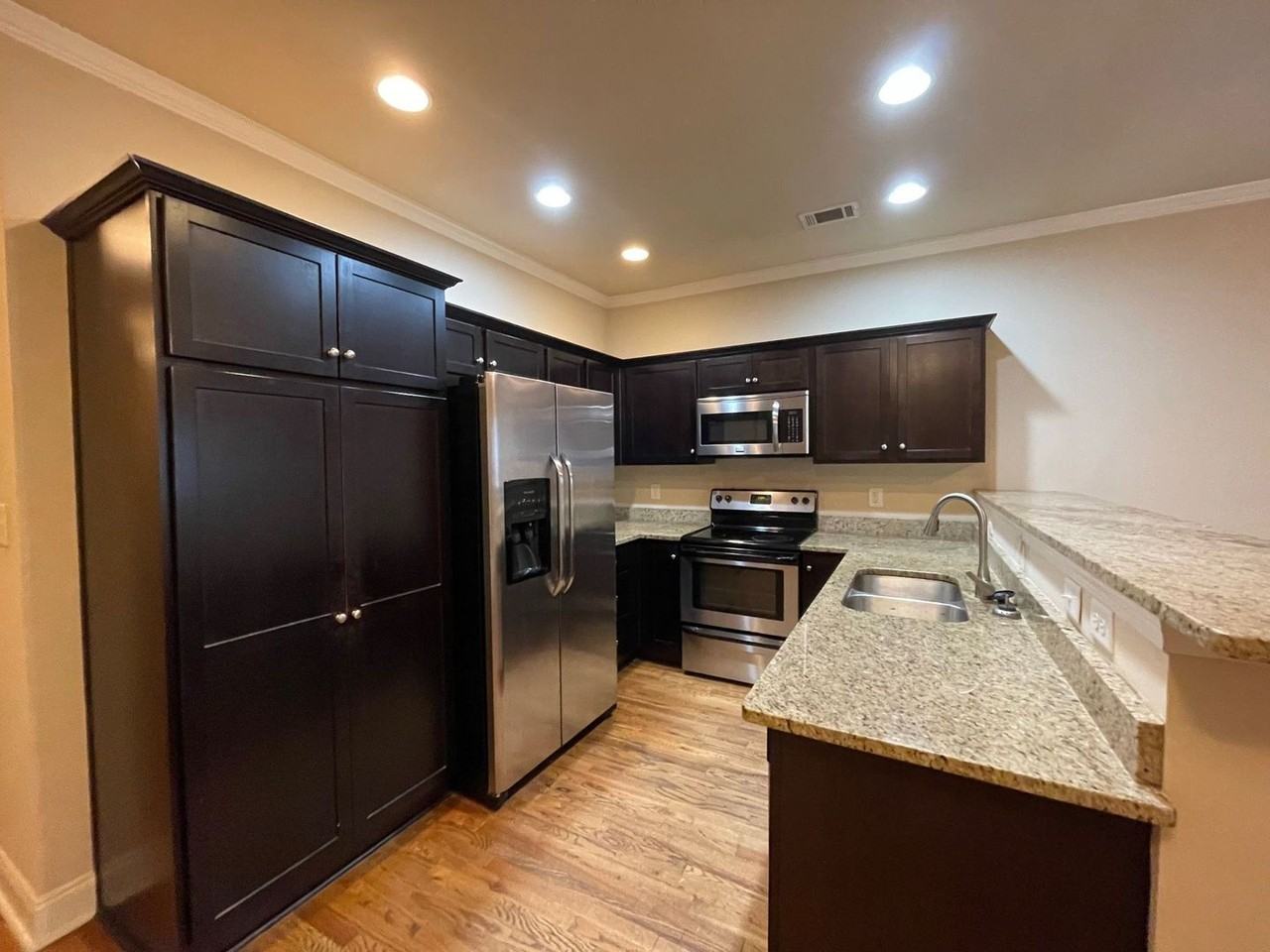 125 Hobson Ave - Photo 4 of 13