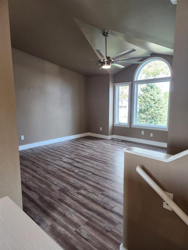 3439 Glenfinnan Rd - Photo 3 of 24