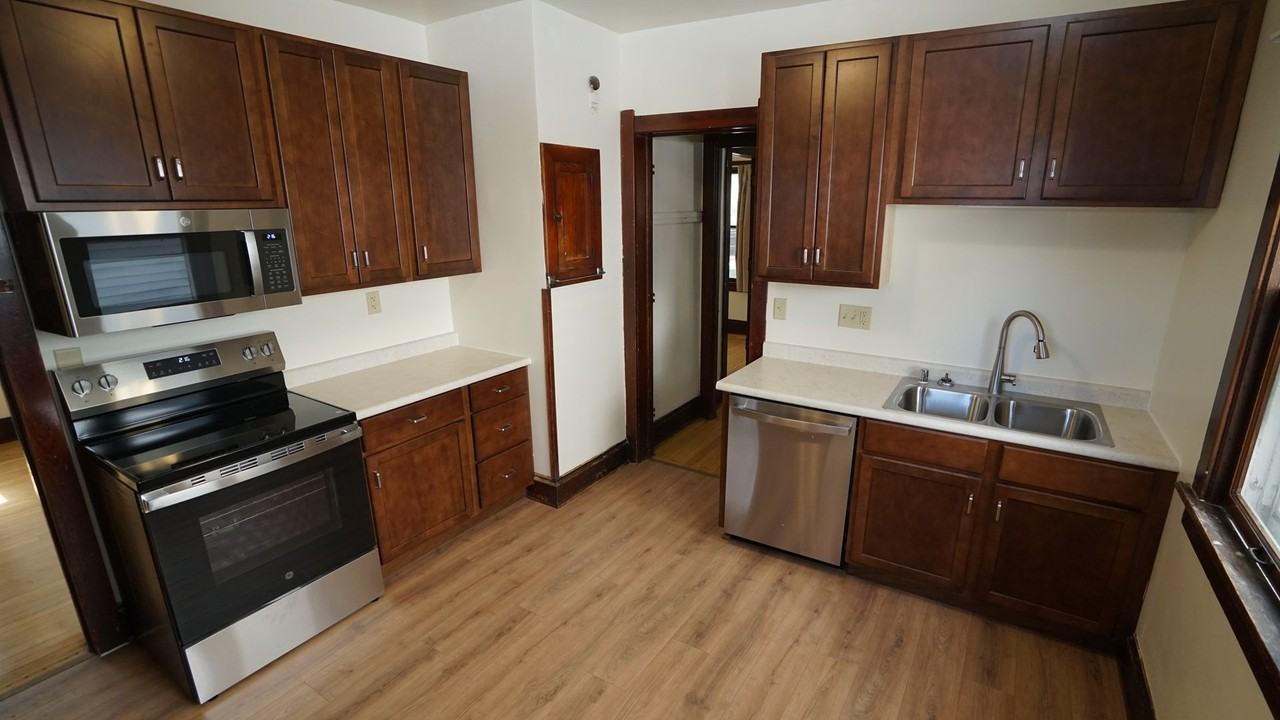 1149 East Mifflin Street - Photo 2 of 13