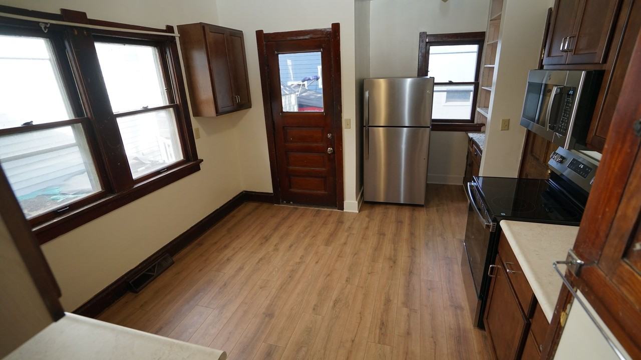 1149 East Mifflin Street - Photo 3 of 13