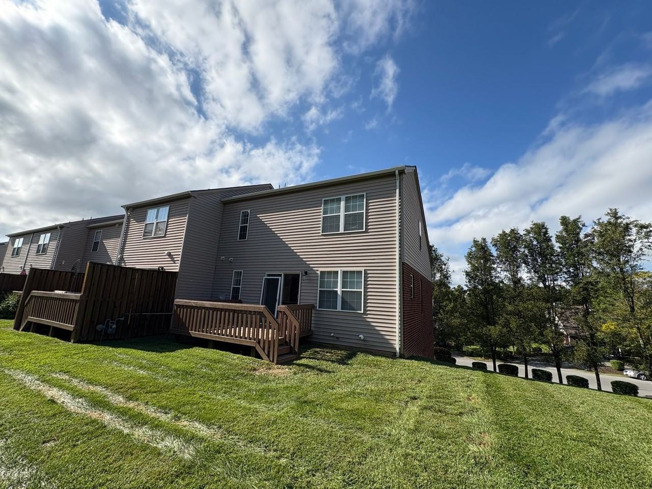 630 Oaktree Blvd - Photo 4 of 30