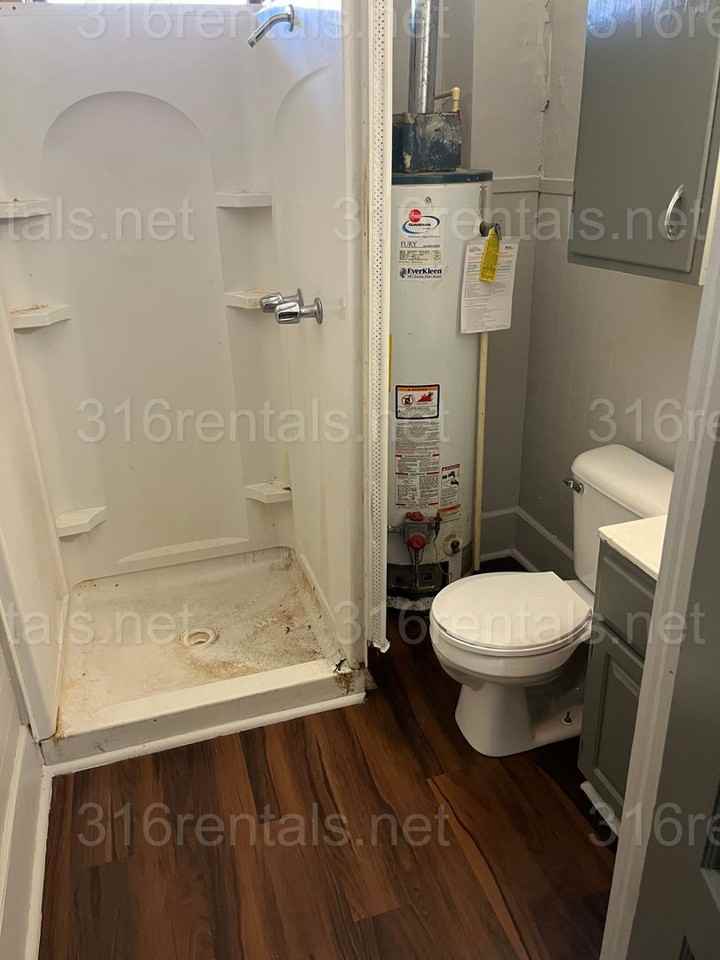 1014 E 6th St - Photo 2 of 10