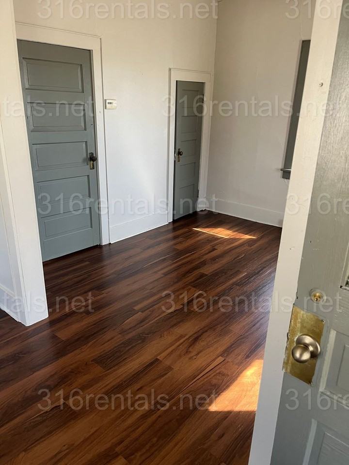 1014 E 6th St - Photo 5 of 10